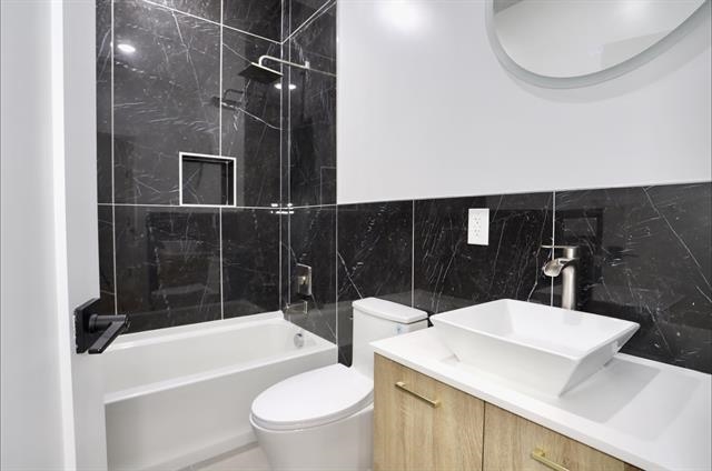 443 BERGEN AVE Unit: 3