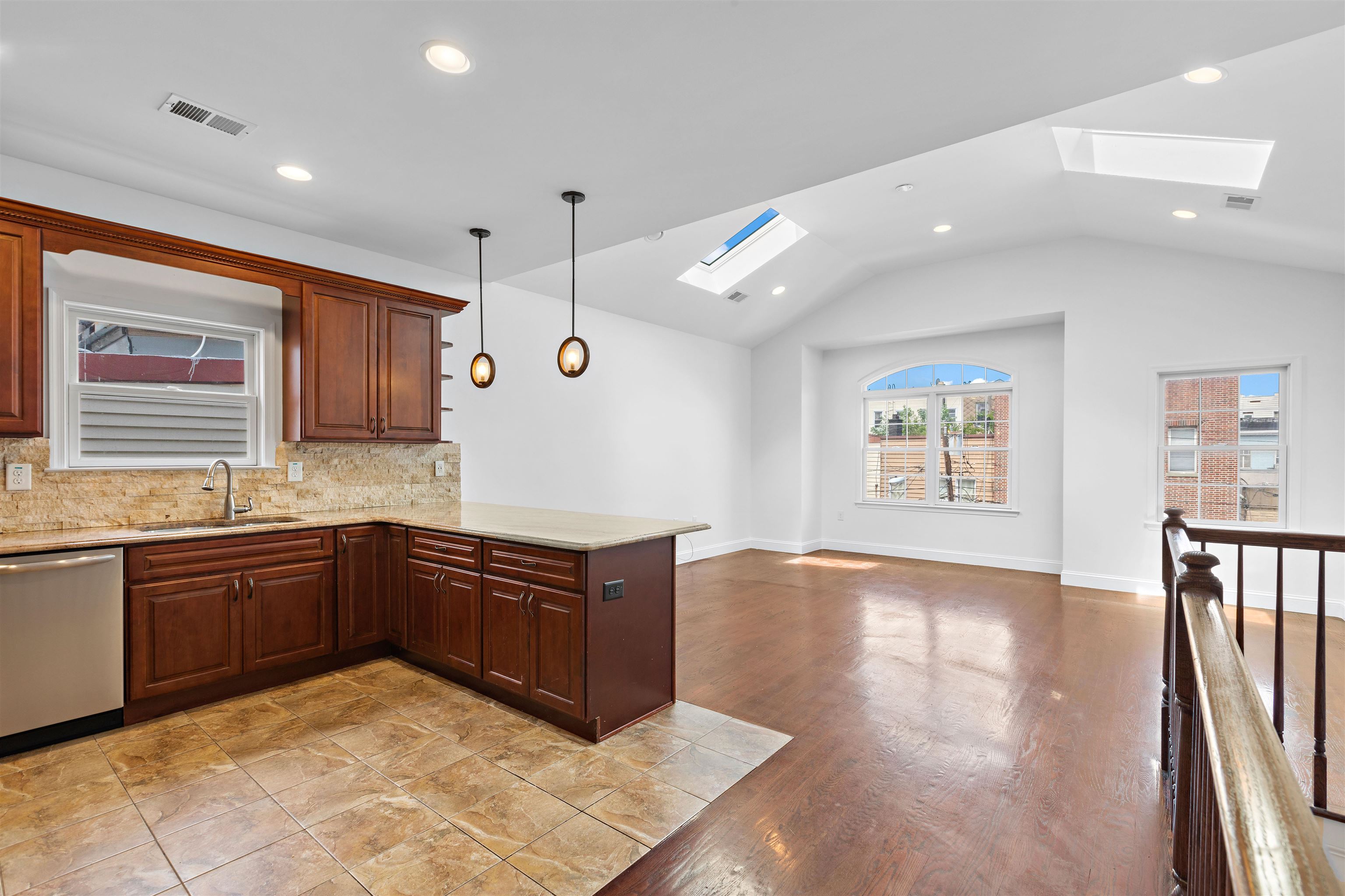 244 CAMBRIDGE AVE Unit: 2