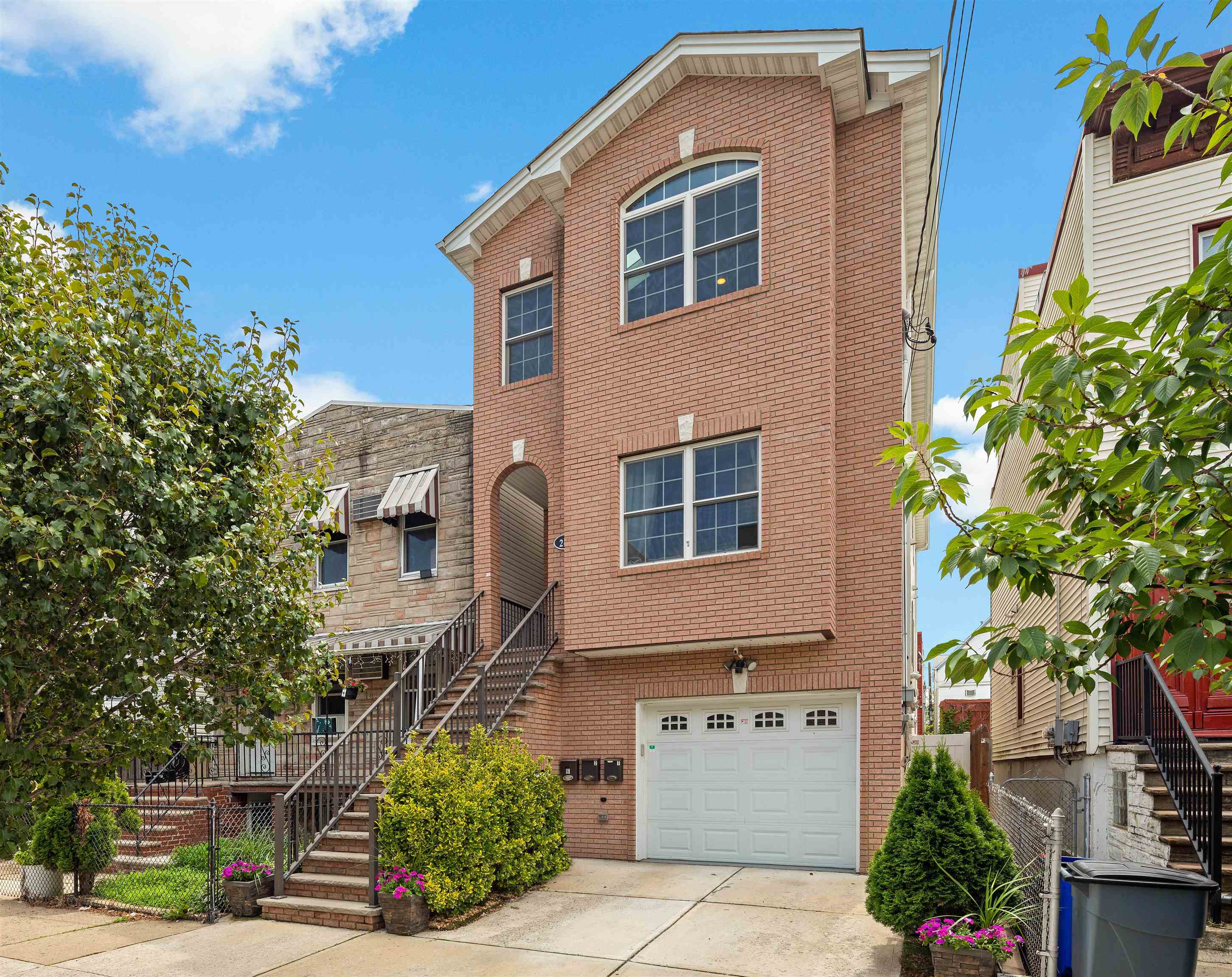 244 CAMBRIDGE AVE Unit: 2