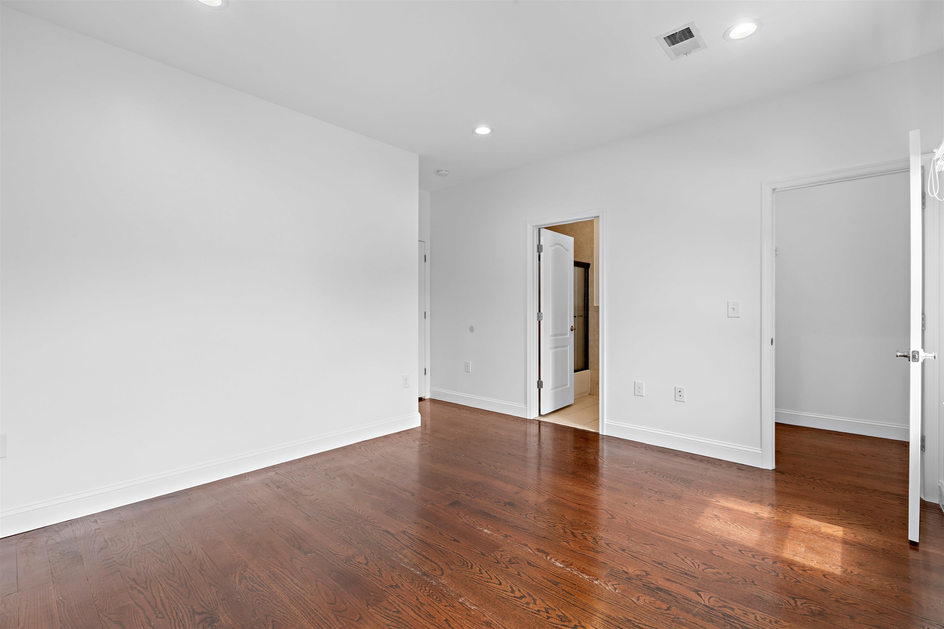 244 CAMBRIDGE AVE Unit: 2