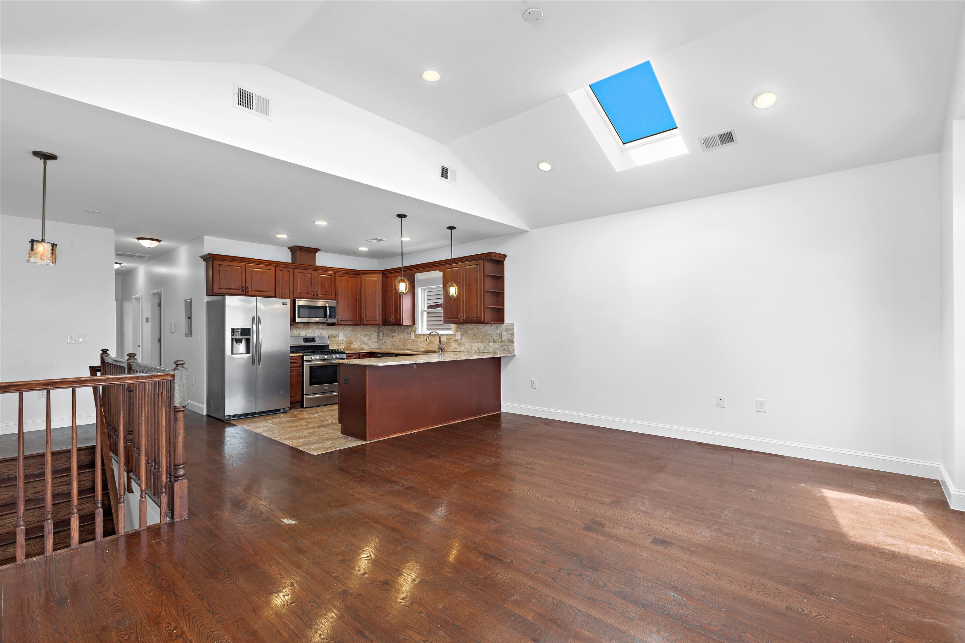 244 CAMBRIDGE AVE Unit: 2