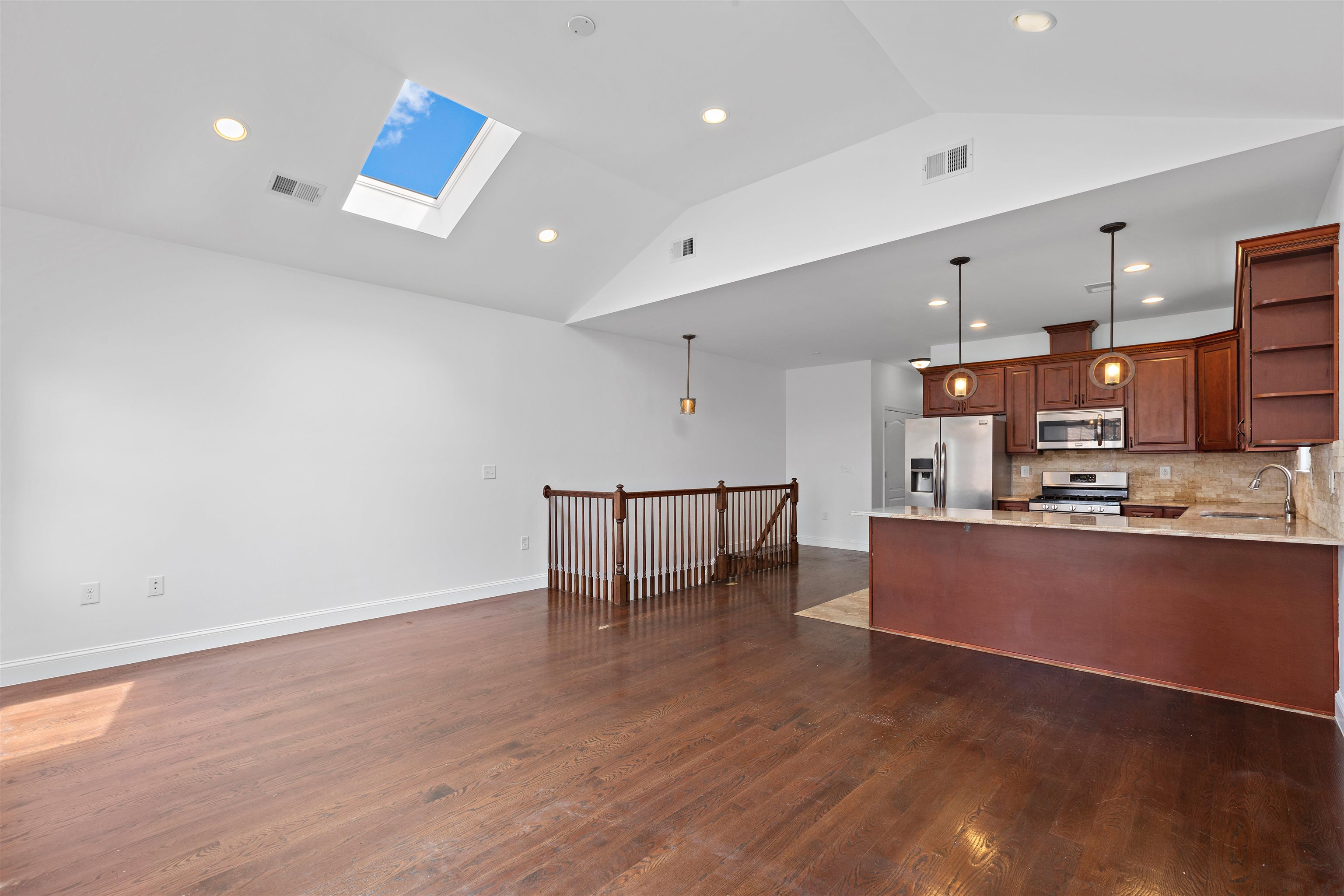 244 CAMBRIDGE AVE Unit: 2