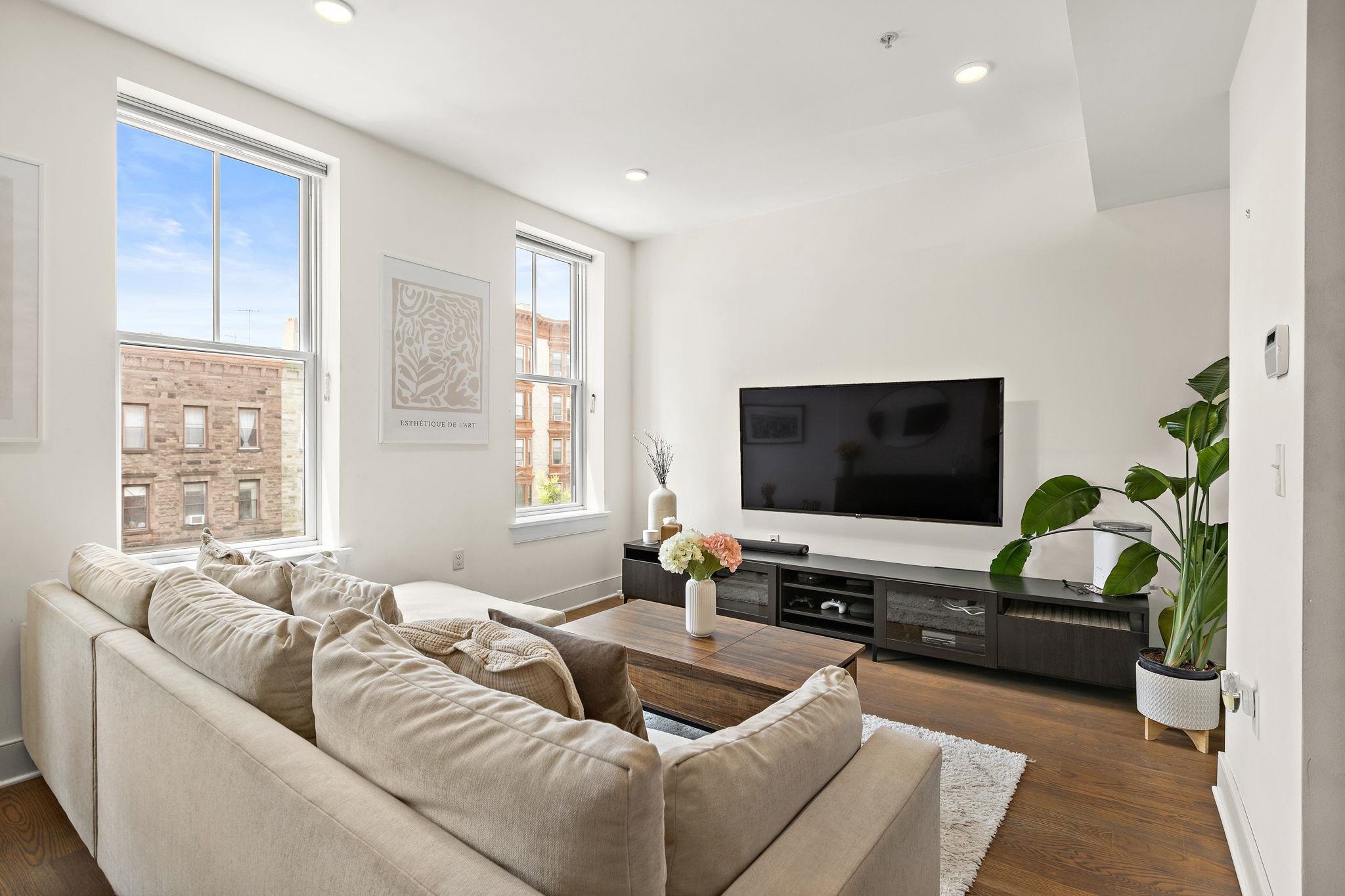 1117 WASHINGTON ST Unit: 3