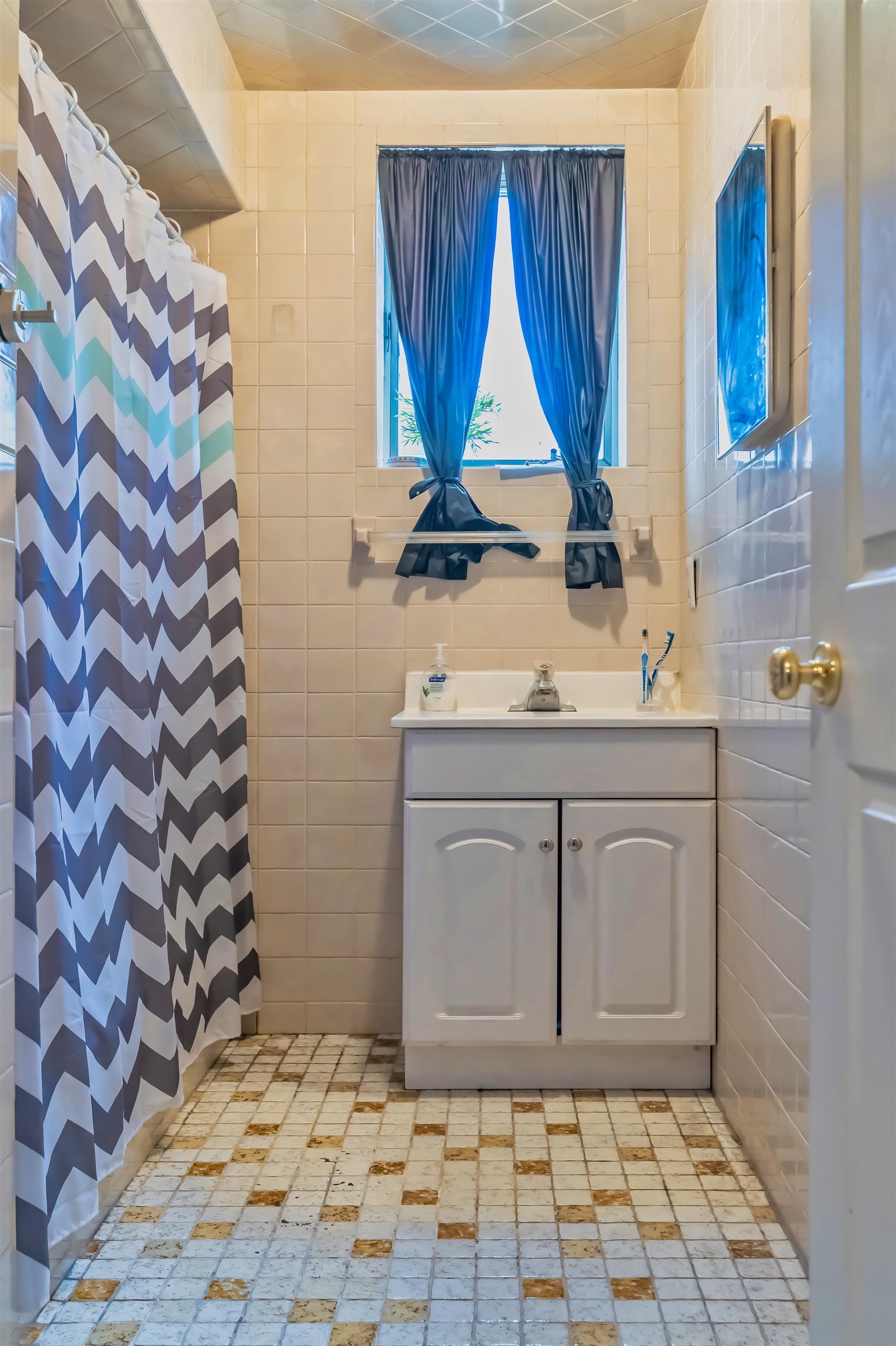 707 GARDEN ST Unit: 1