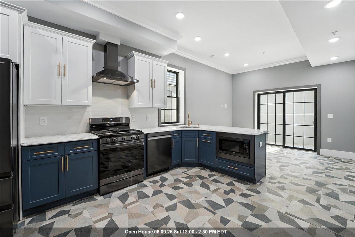 24 ROMAINE AVE Unit: 1A