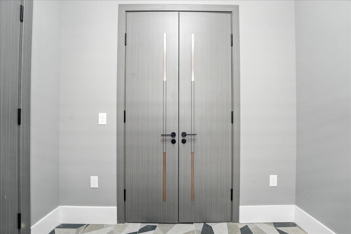 24 ROMAINE AVE Unit: 1A