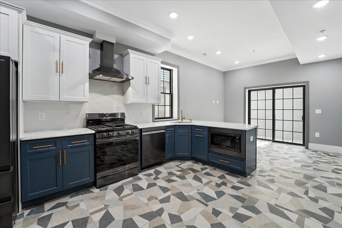 24 ROMAINE AVE Unit: 1A