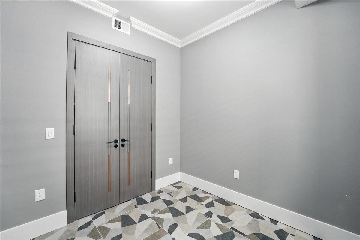 24 ROMAINE AVE Unit: 1A