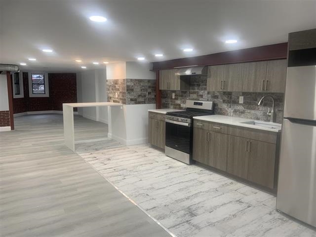 378 BALDWIN AVE Unit: B