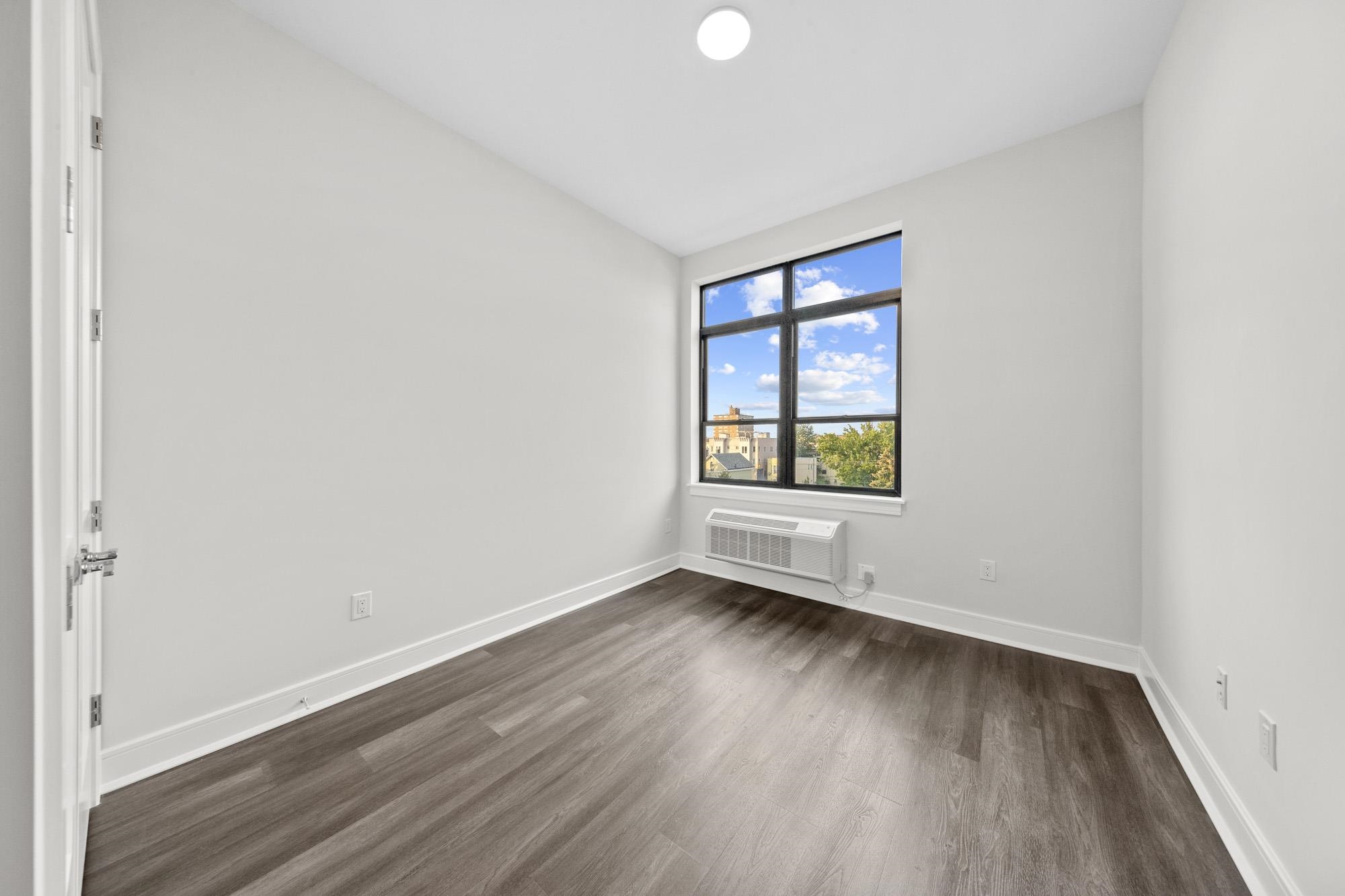 121 34TH ST Unit: 418