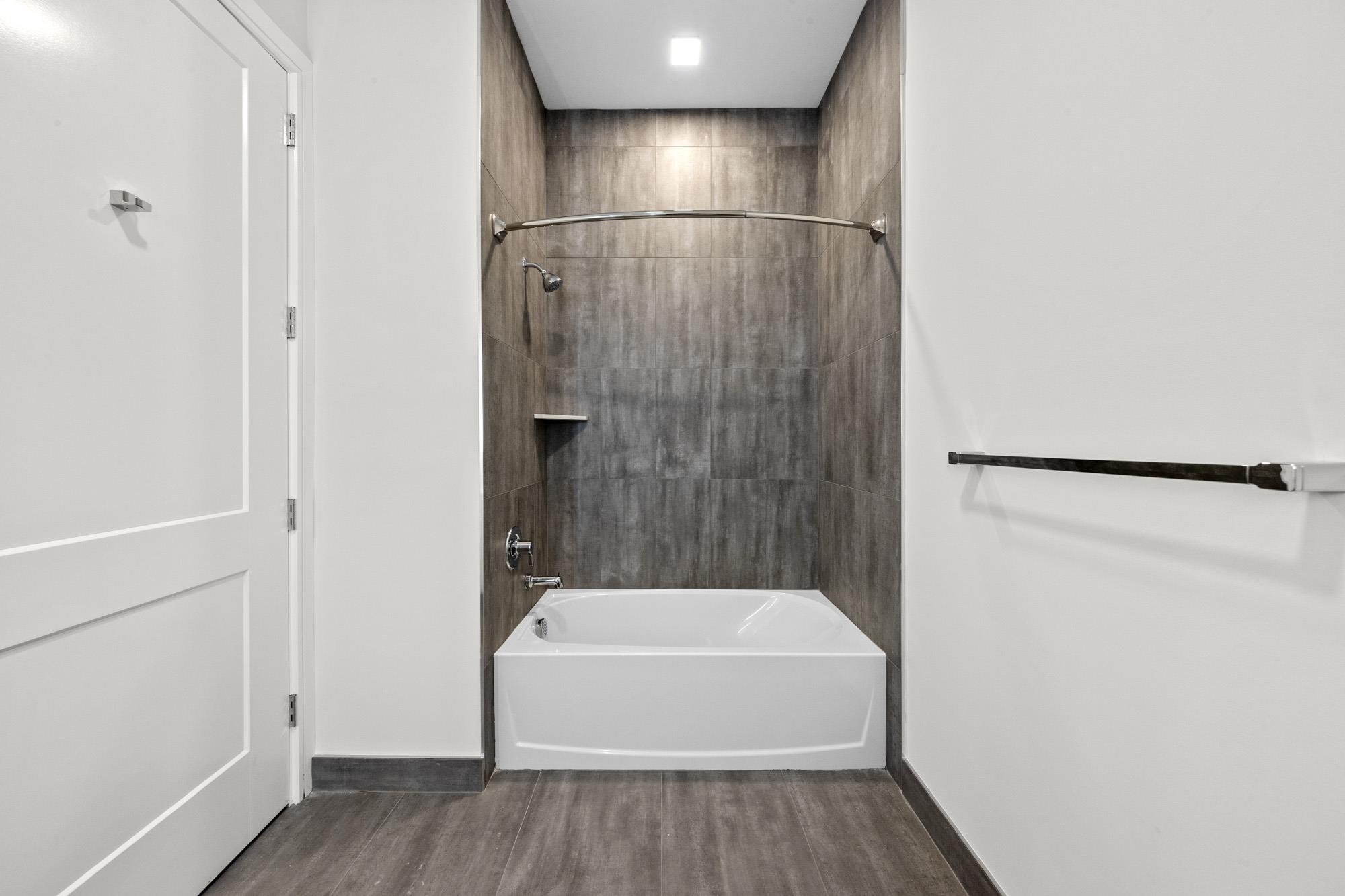 121 34TH ST Unit: 418