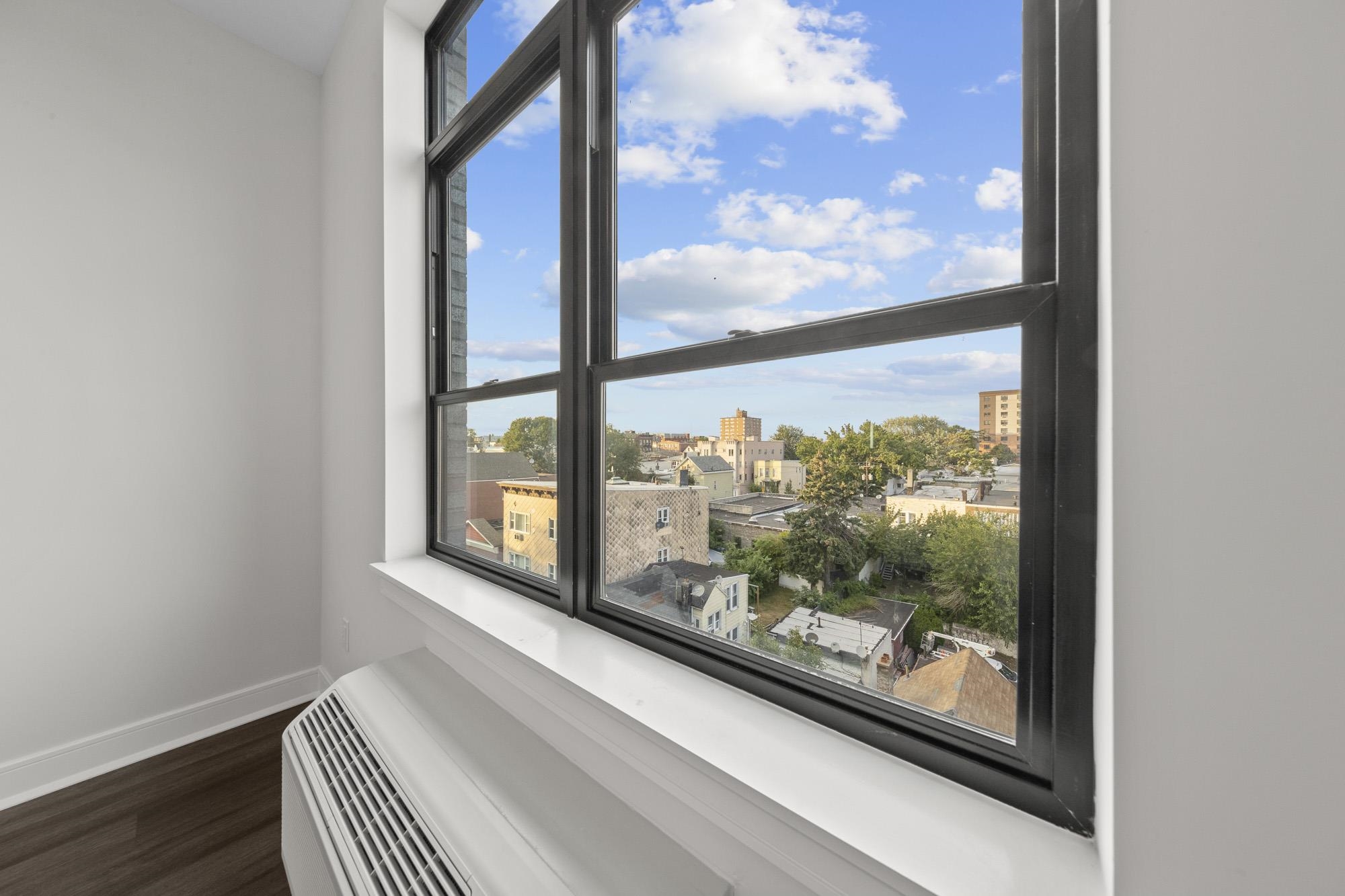 121 34TH ST Unit: 418