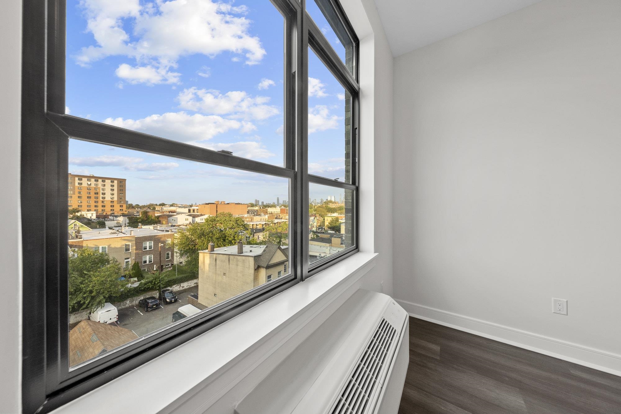 121 34TH ST Unit: 418