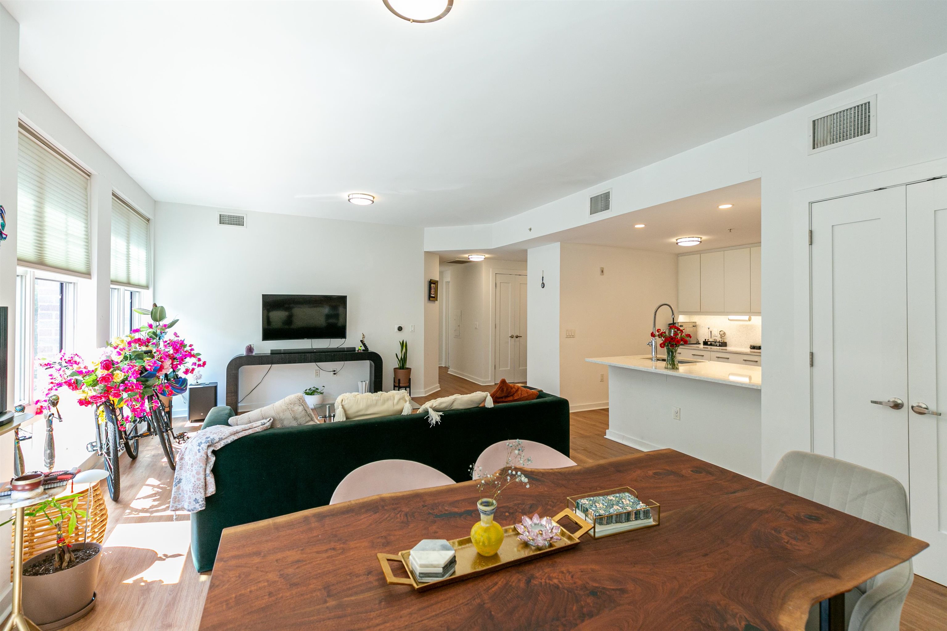 502 MADISON ST Unit: 203