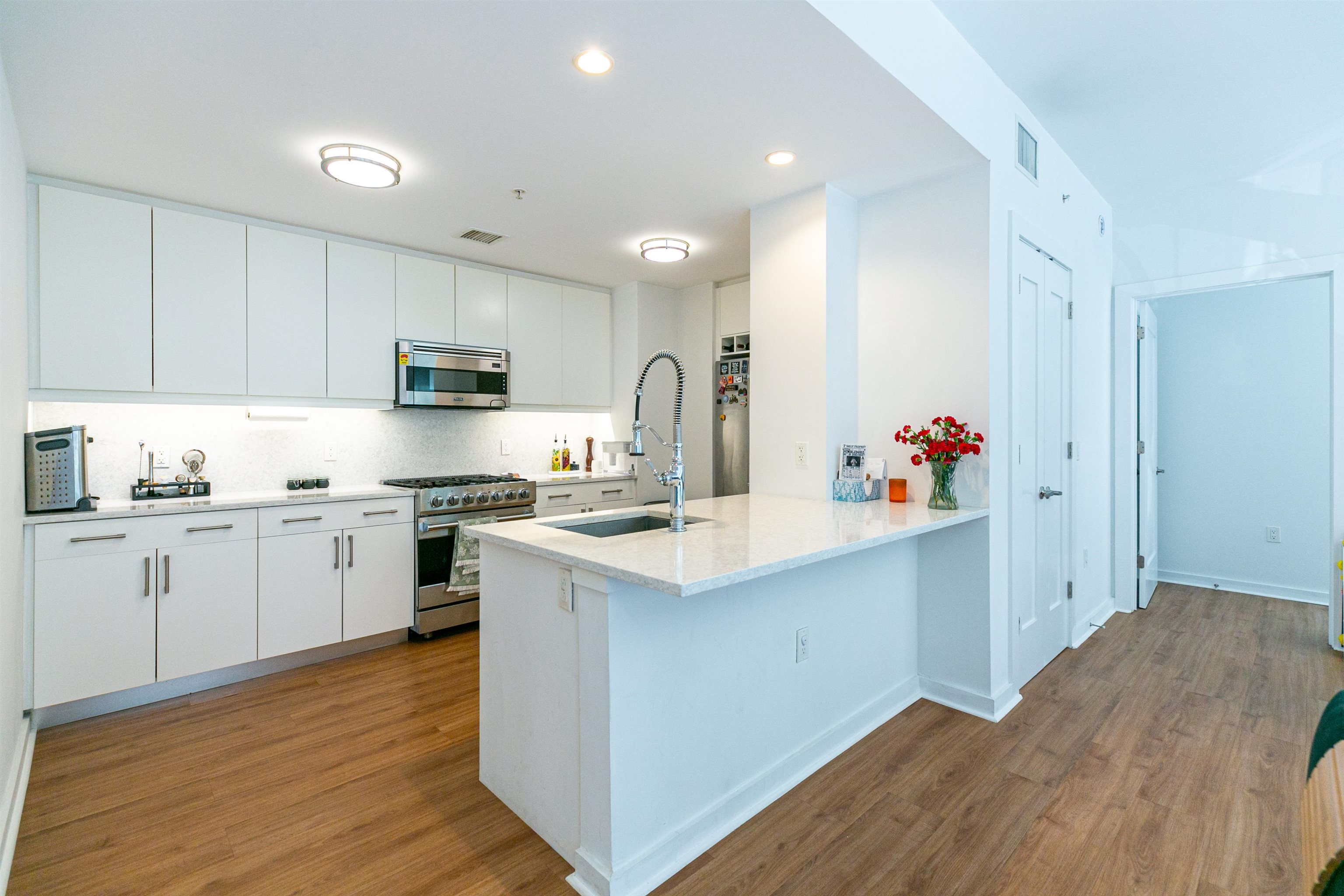 502 MADISON ST Unit: 203