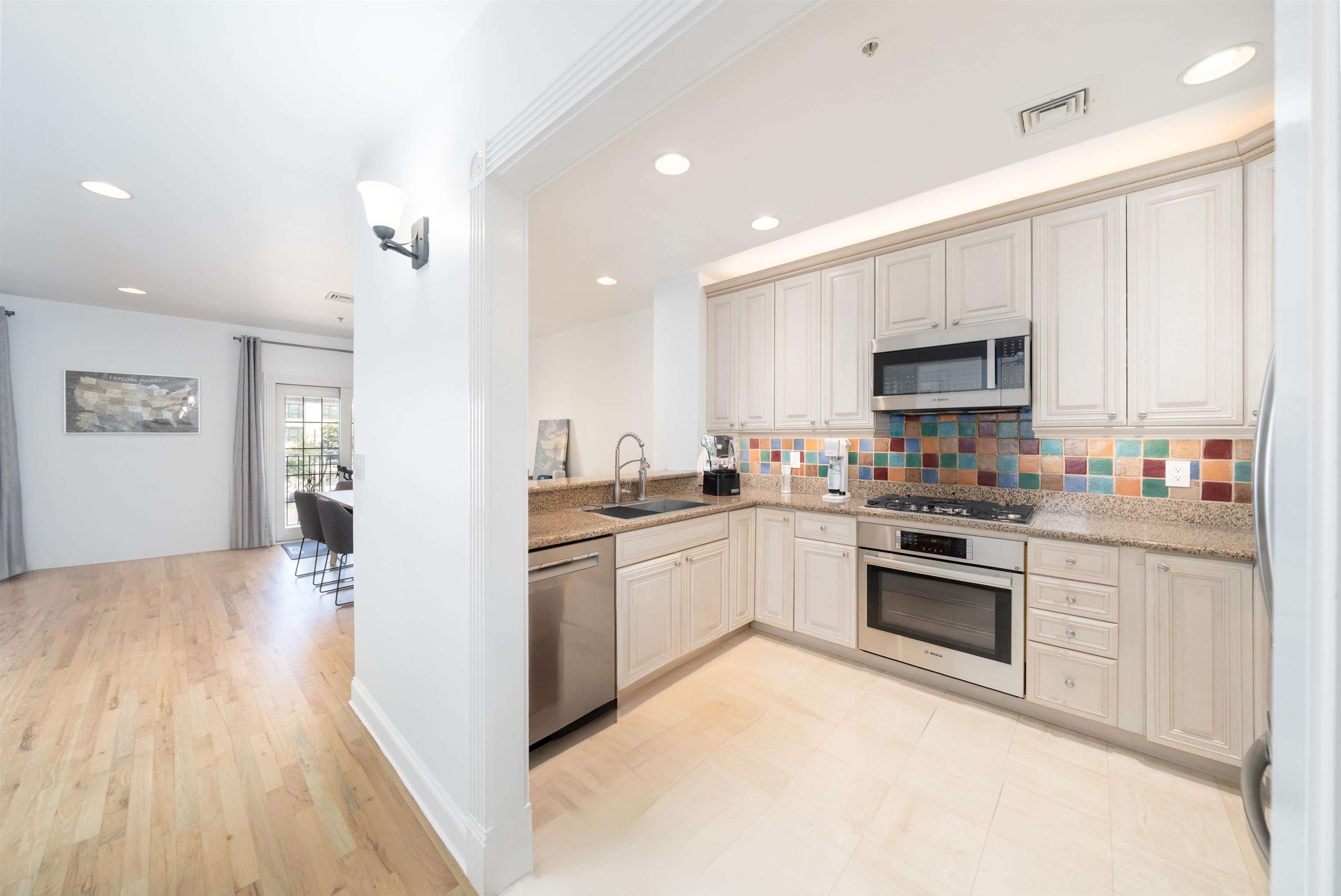 208 JACKSON AVE Unit: 3