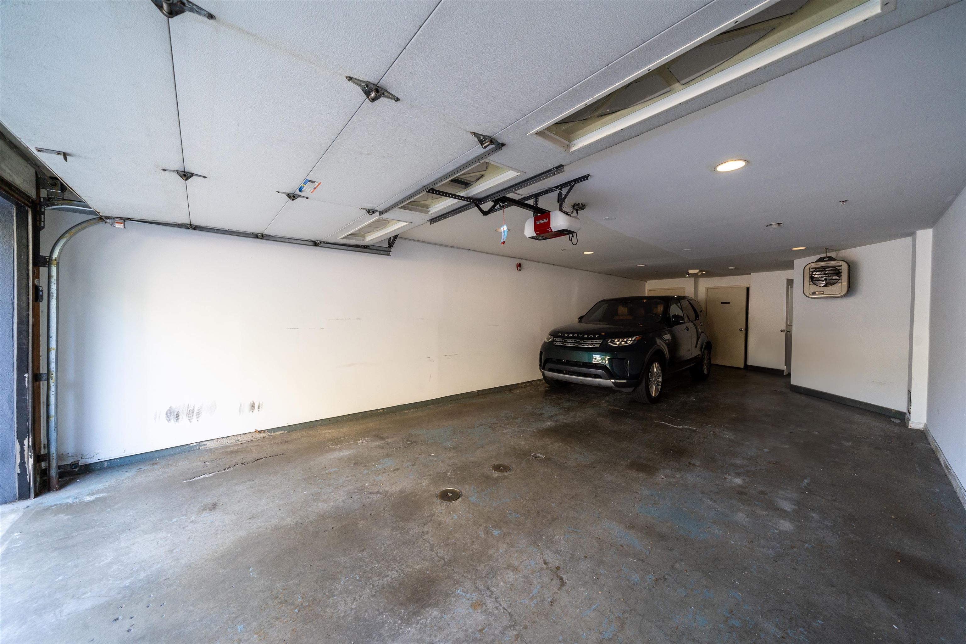 208 JACKSON AVE Unit: 3