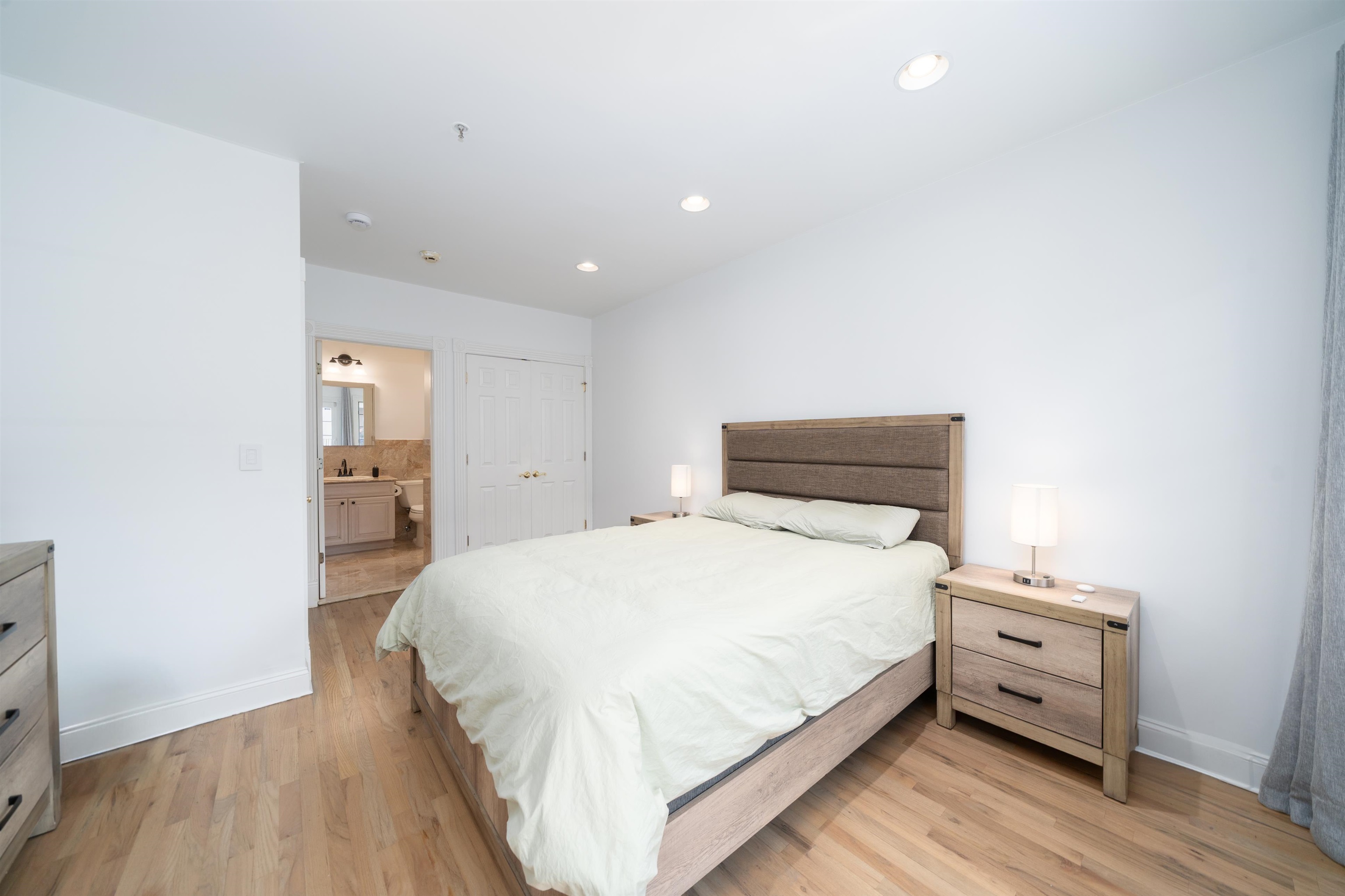 208 JACKSON AVE Unit: 3