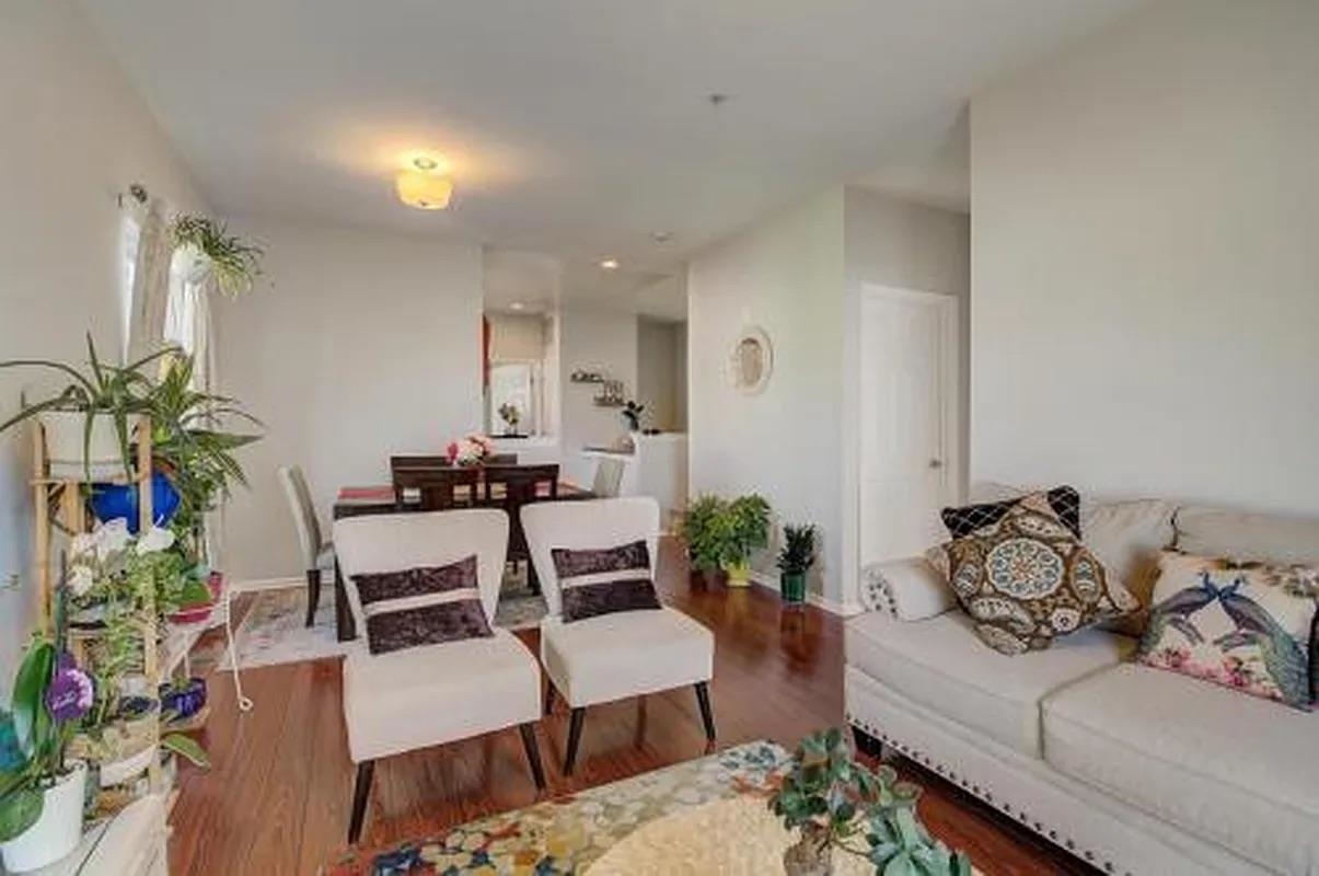 7 SOHO DR Unit: 114