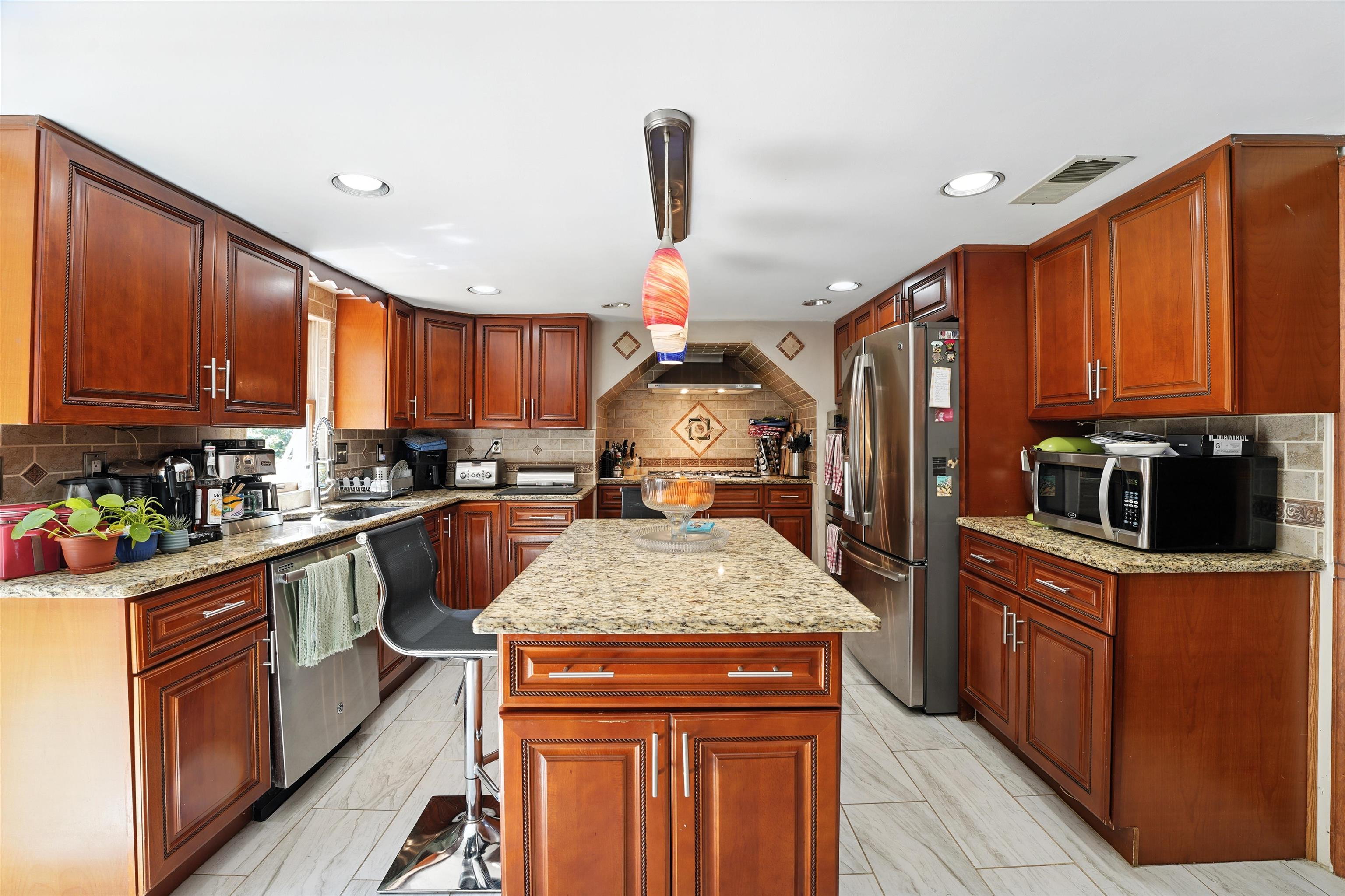 140 WEST GREENBROOK RD