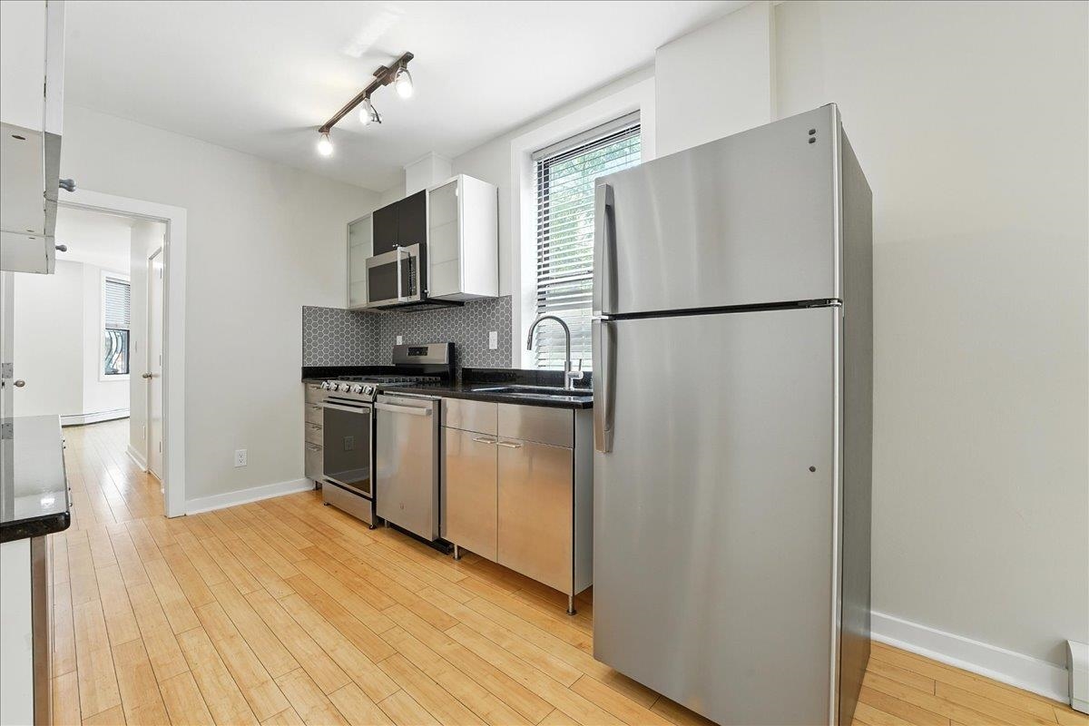 117 OGDEN AVE Unit: 1L