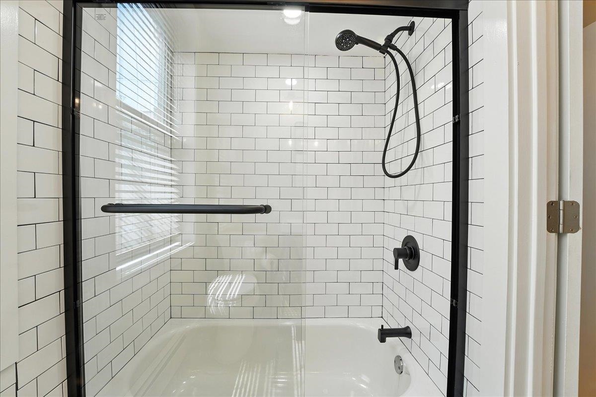 117 OGDEN AVE Unit: 1L