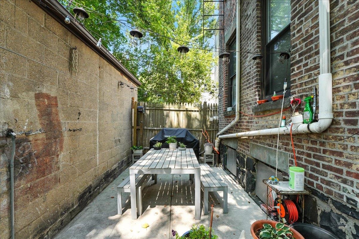 117 OGDEN AVE Unit: 1L