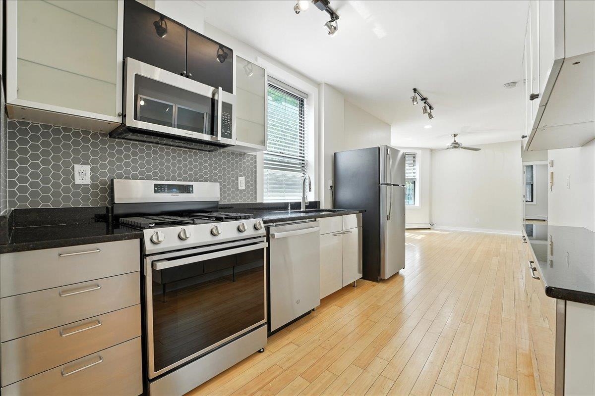 117 OGDEN AVE Unit: 1L