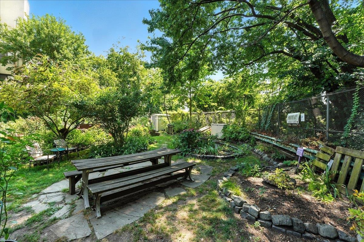 117 OGDEN AVE Unit: 1L