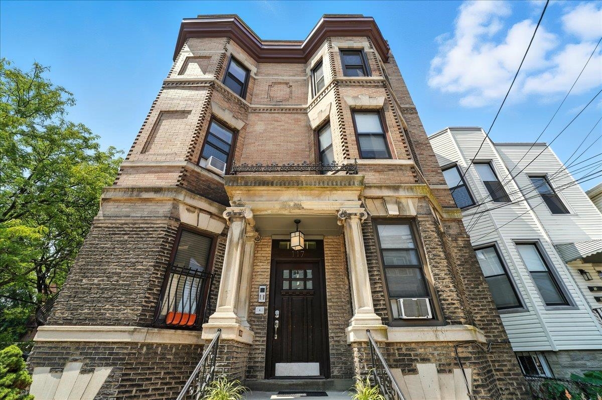 117 OGDEN AVE Unit: 1L