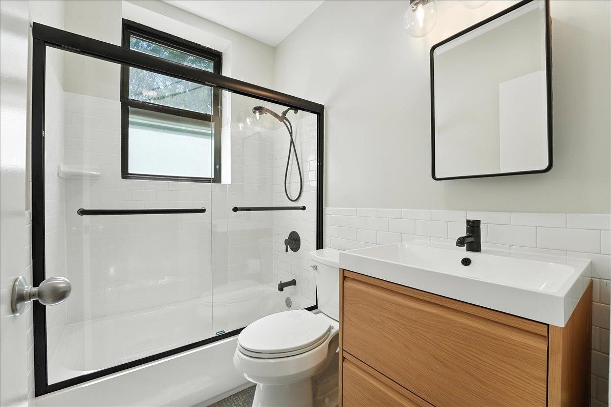 117 OGDEN AVE Unit: 1L