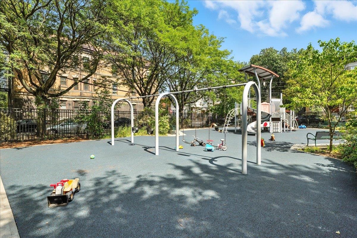 117 OGDEN AVE Unit: 1L