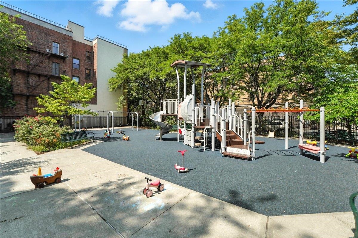 117 OGDEN AVE Unit: 1L