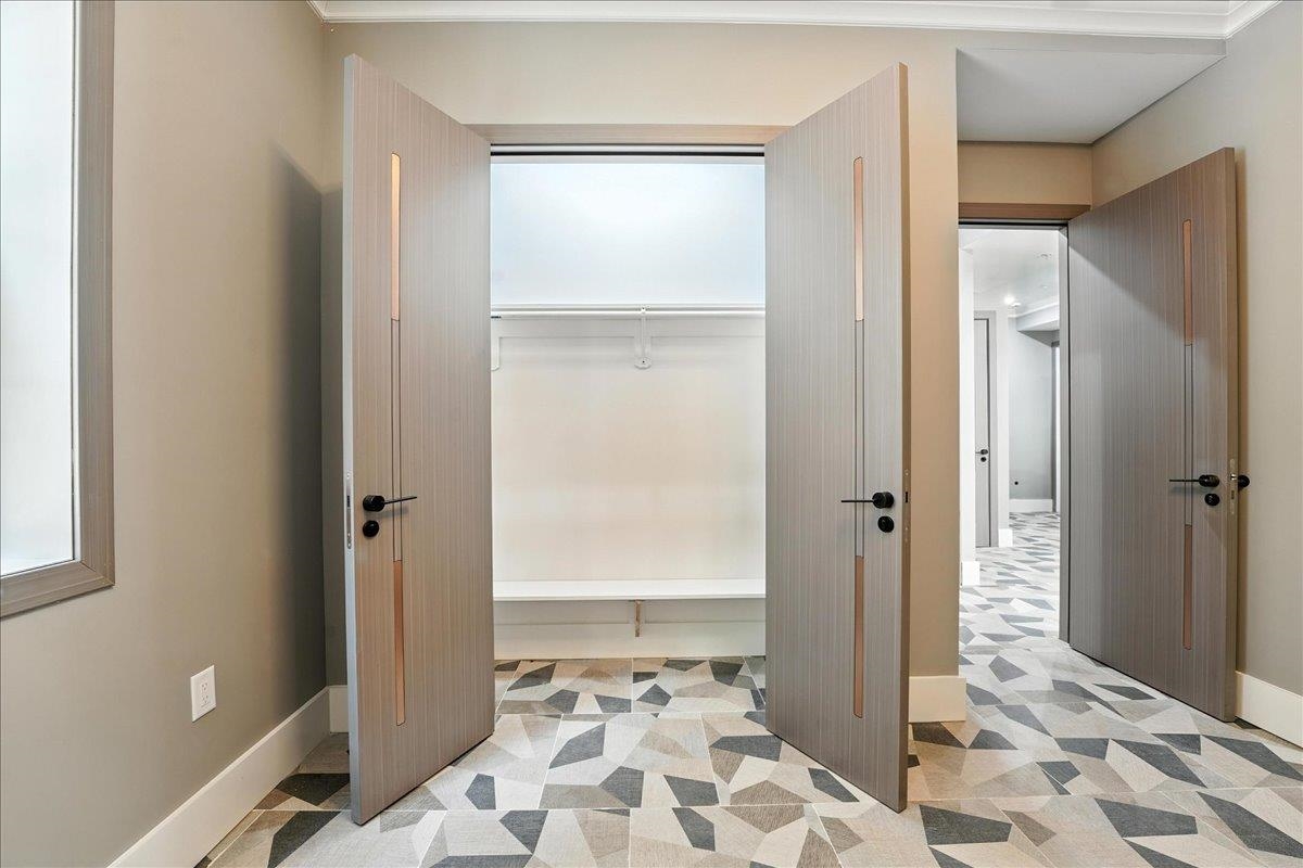 24 ROMAINE AVE Unit: A1