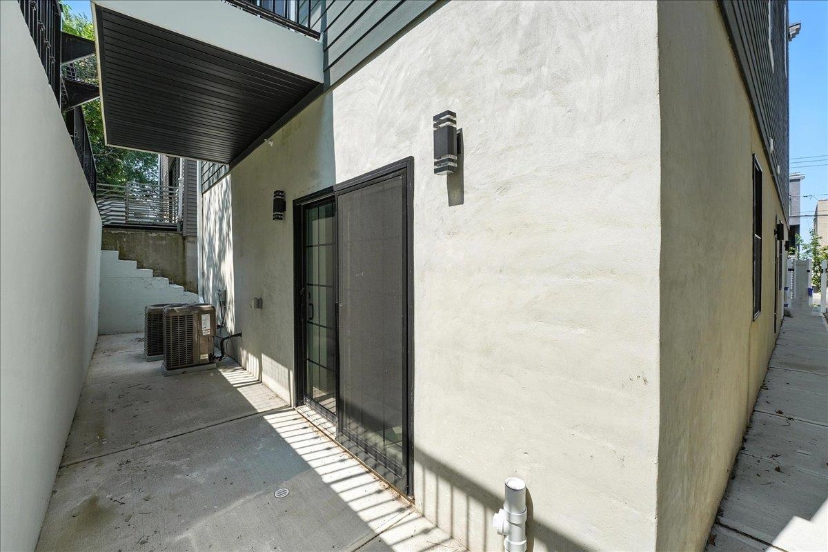 24 ROMAINE AVE Unit: A1