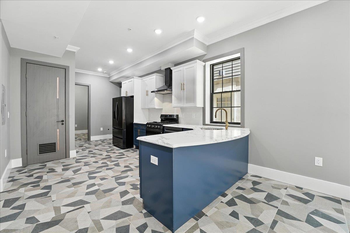 24 ROMAINE AVE Unit: A1