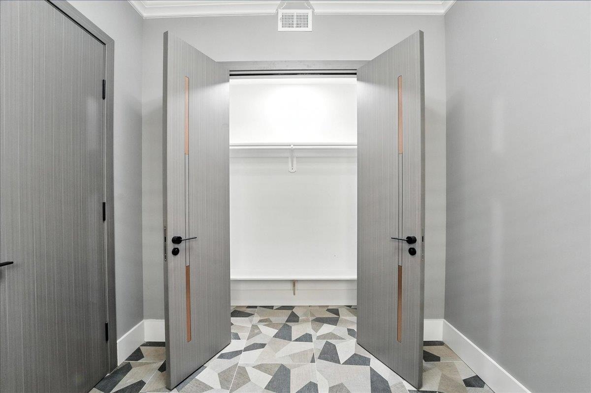 24 ROMAINE AVE Unit: A1