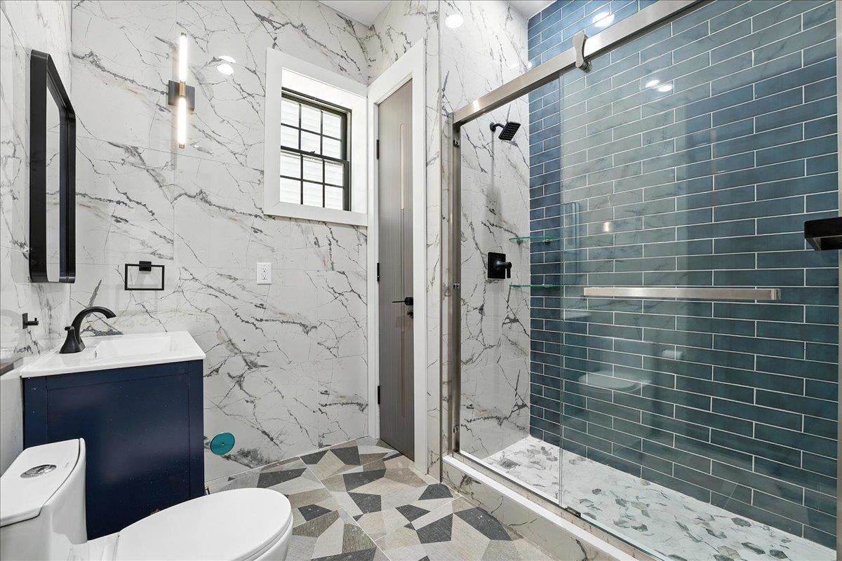 24 ROMAINE AVE Unit: A1