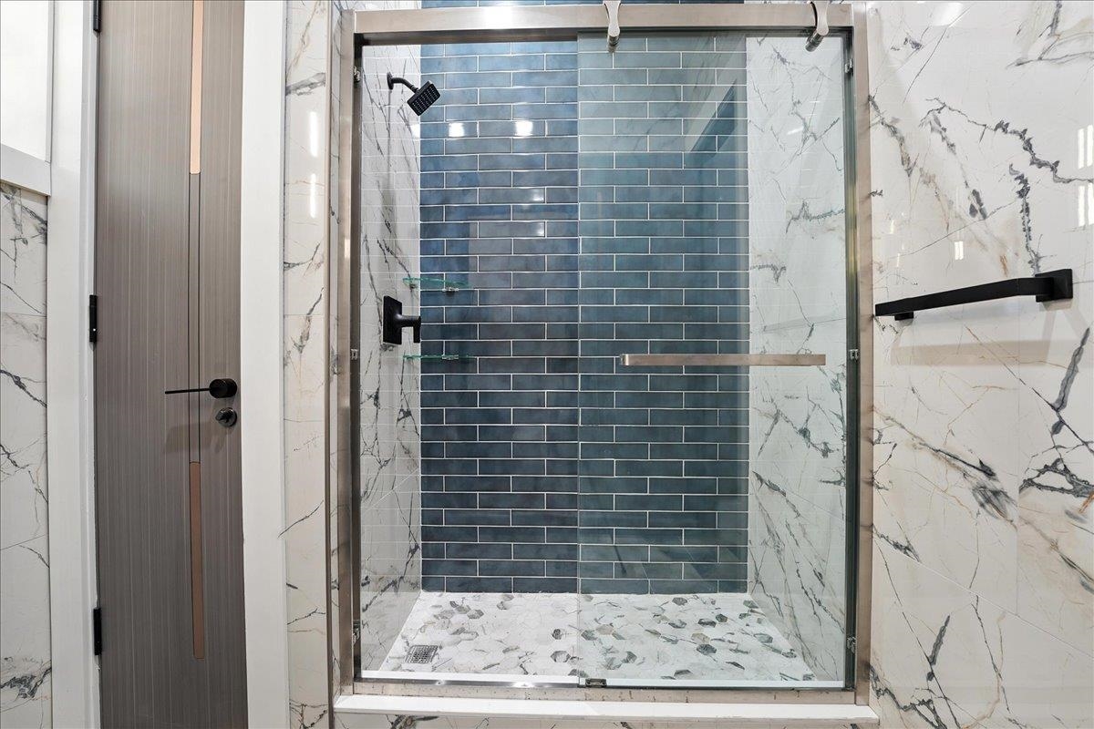24 ROMAINE AVE Unit: A1