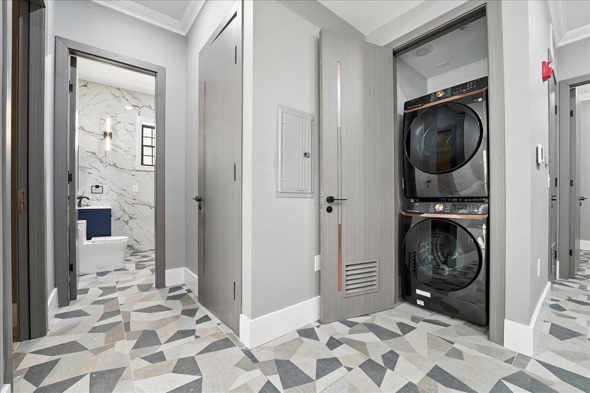 24 ROMAINE AVE Unit: A1