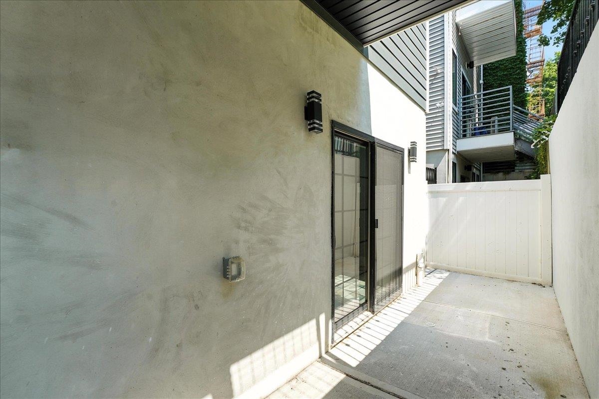 24 ROMAINE AVE Unit: A1
