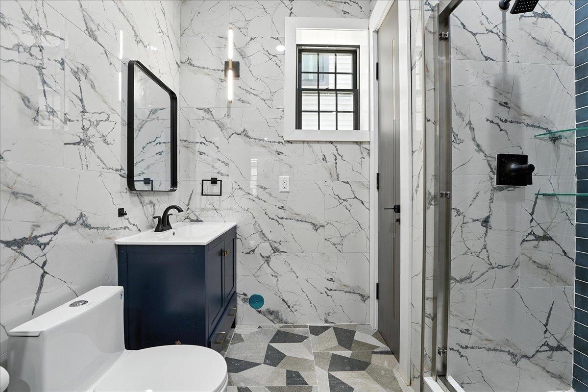 24 ROMAINE AVE Unit: A1