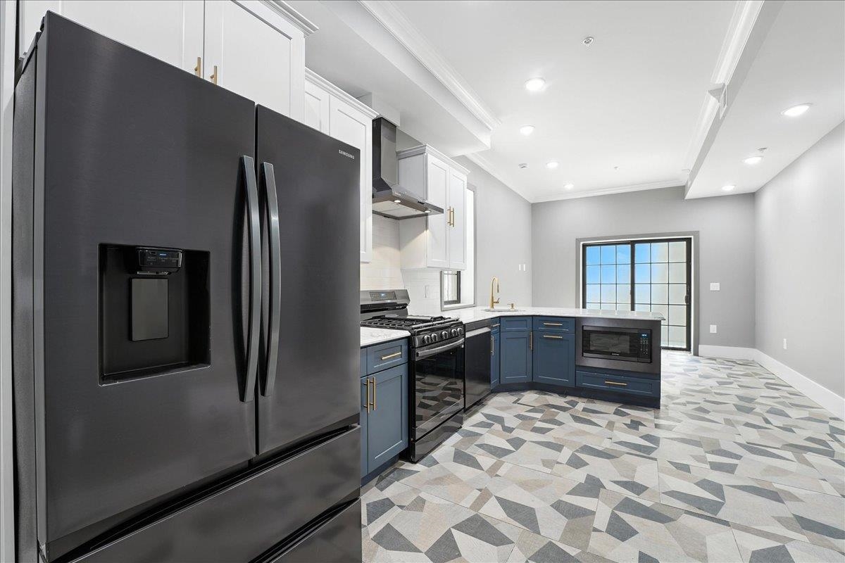24 ROMAINE AVE Unit: A1