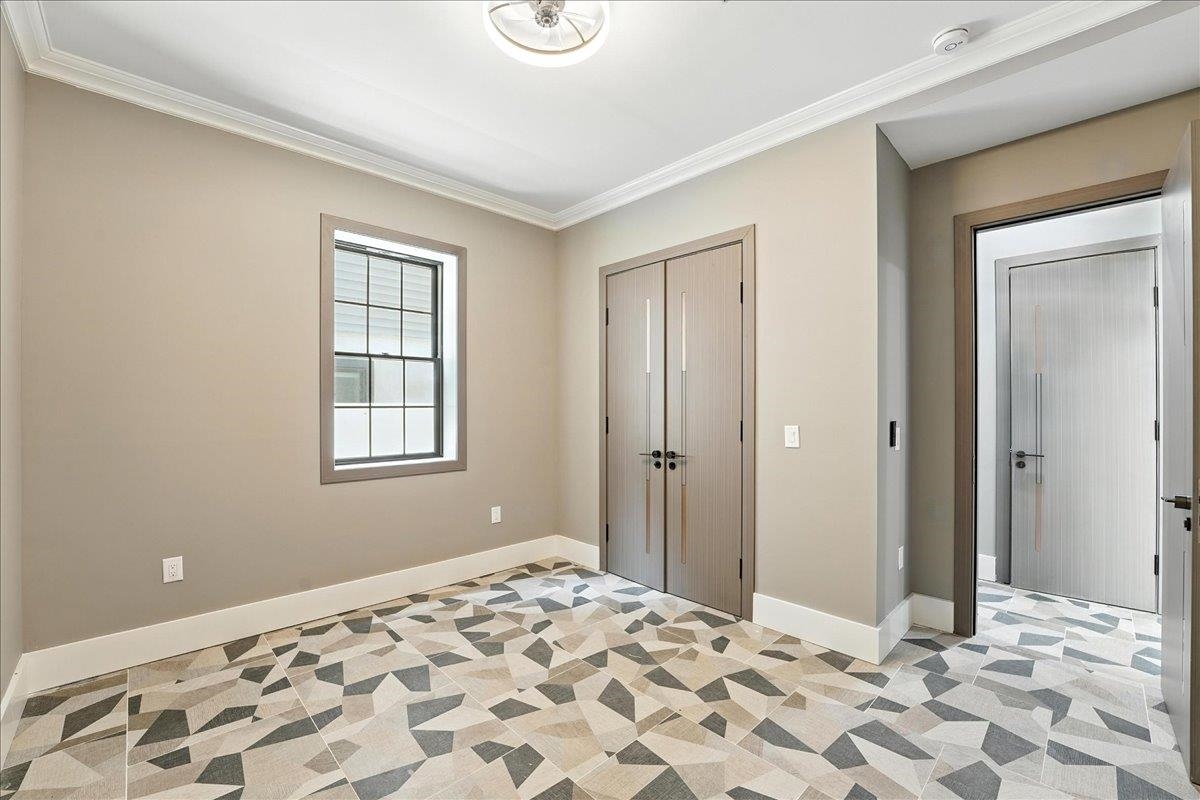 24 ROMAINE AVE Unit: A1