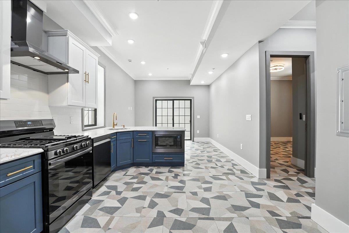 24 ROMAINE AVE Unit: A1