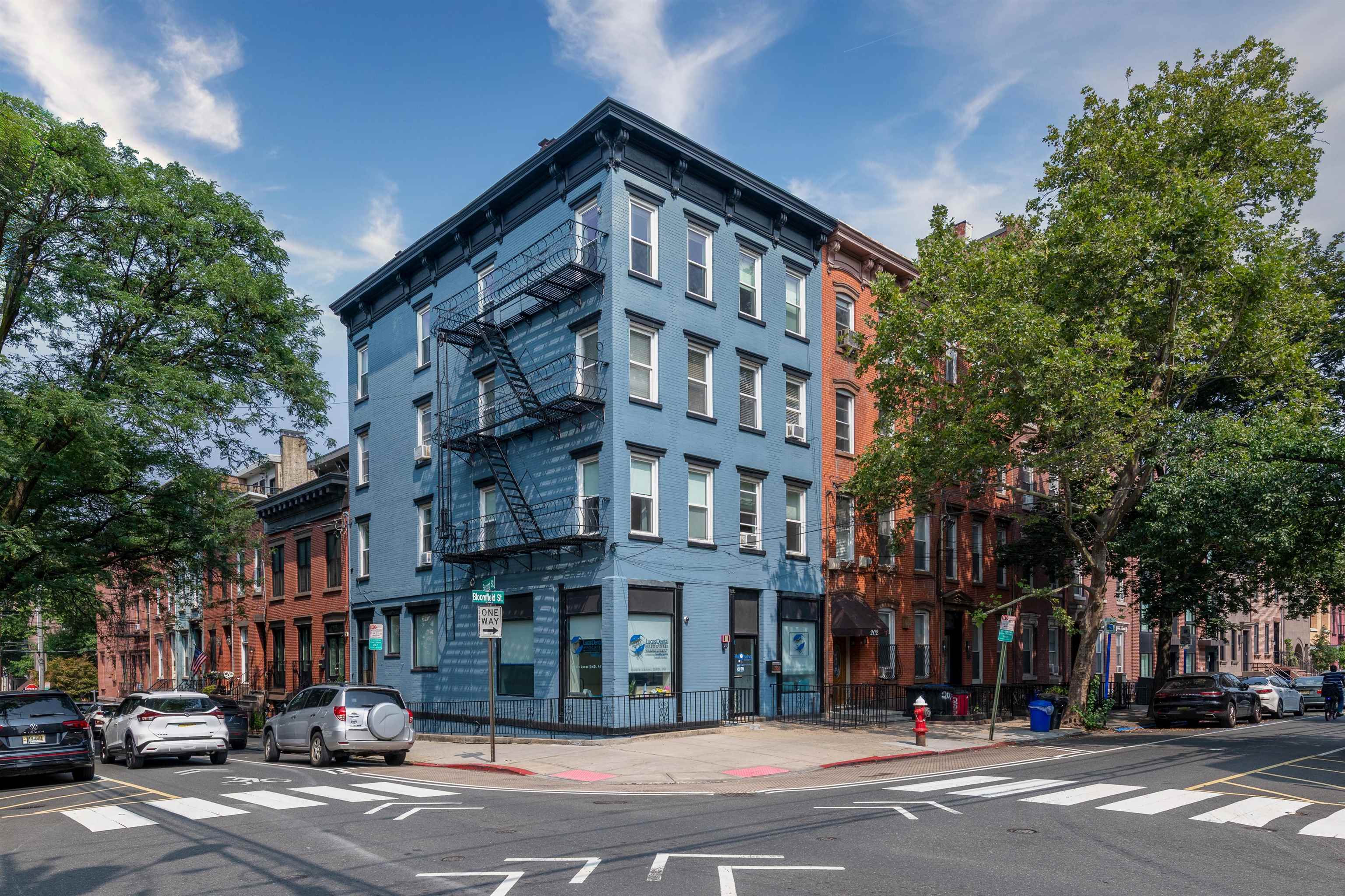 200 BLOOMFIELD ST