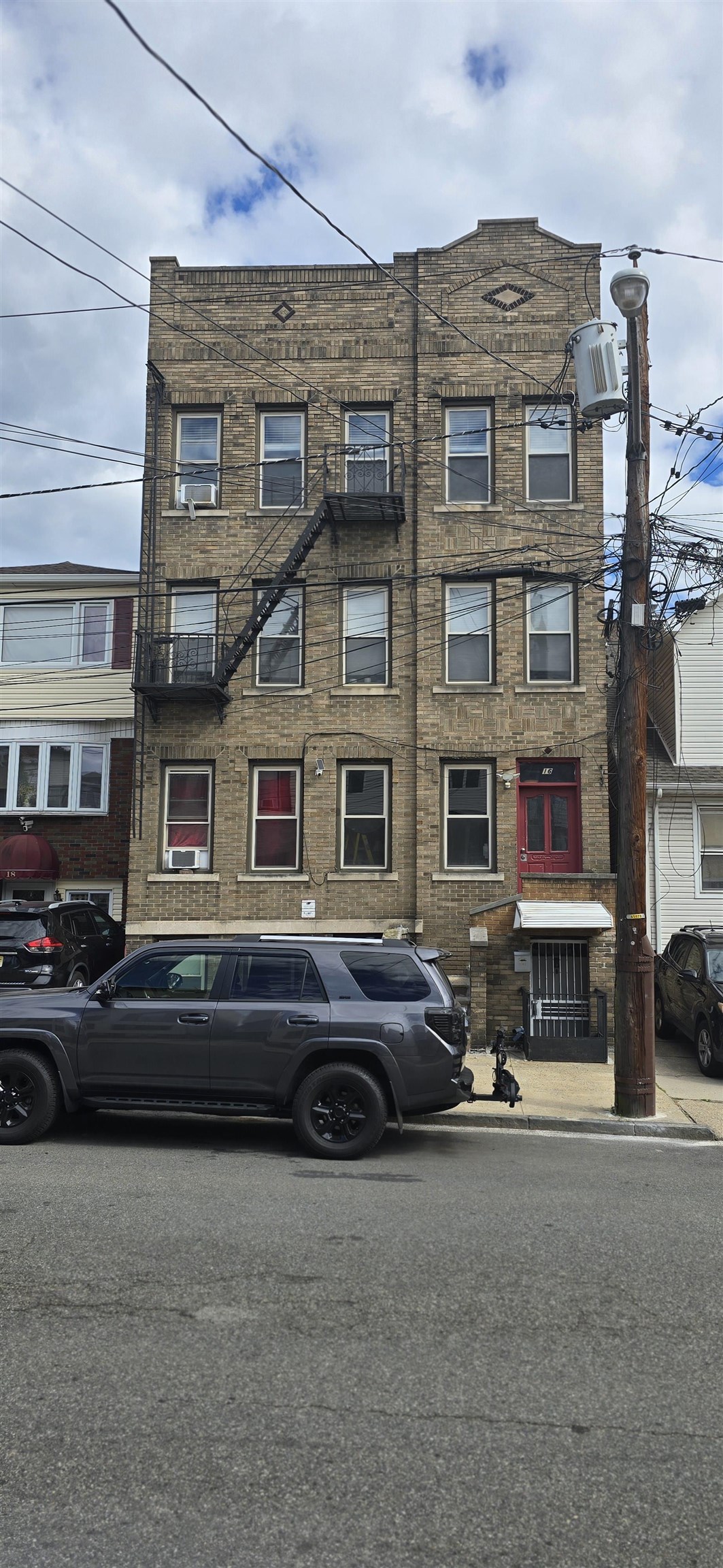 16 BELVIDERE AVE Unit: 1F