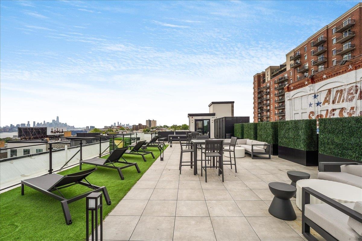 121 34TH ST Unit: 414