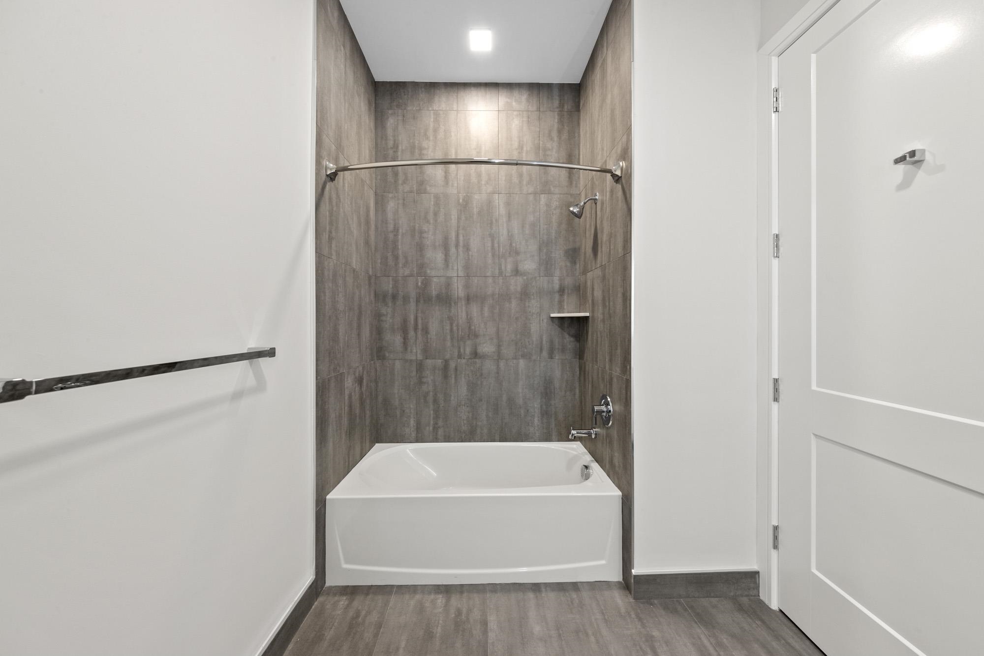 121 34TH ST Unit: 414