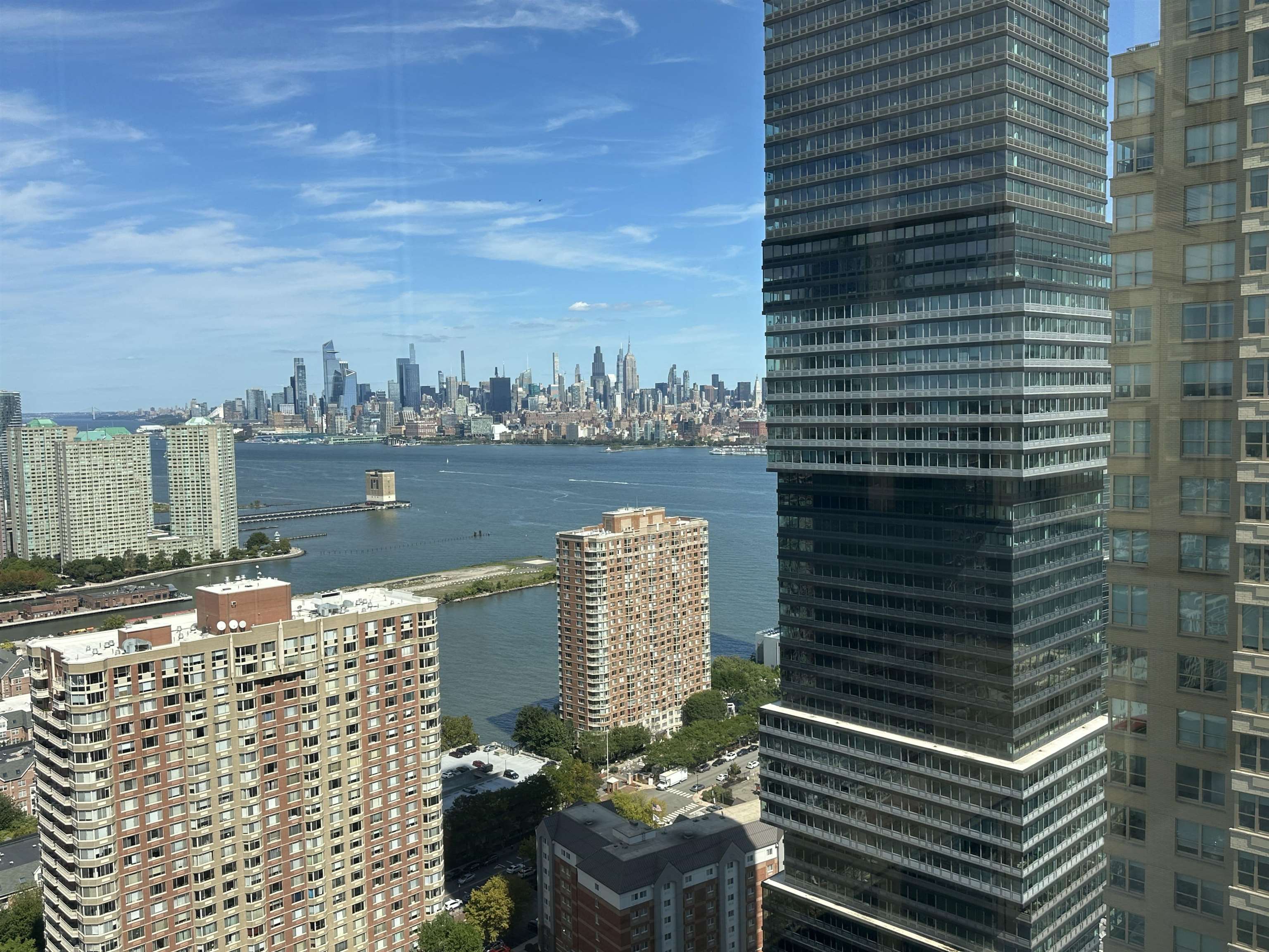 88 MORGAN ST Unit: 3902